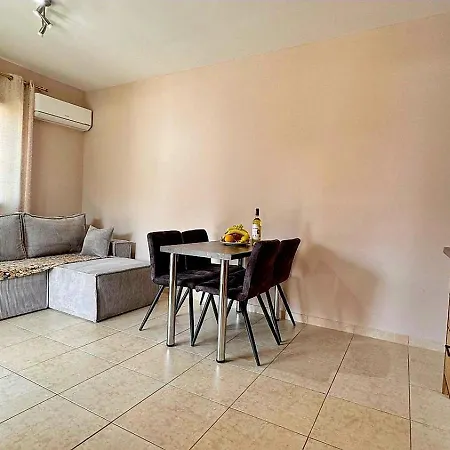 Beautiful 1 Bedroom 600 Meters From The Sea Venus Apartment