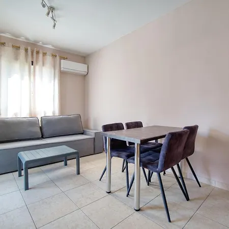 Beautiful 1 Bedroom 600 Meters From The Sea Venus Apartment Paphos